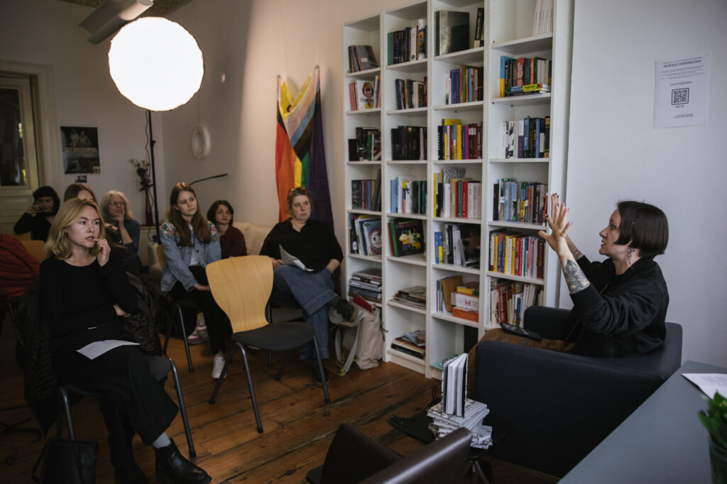 Lesung und Gespräch mit Iryna Shuvalova 2t4a0047